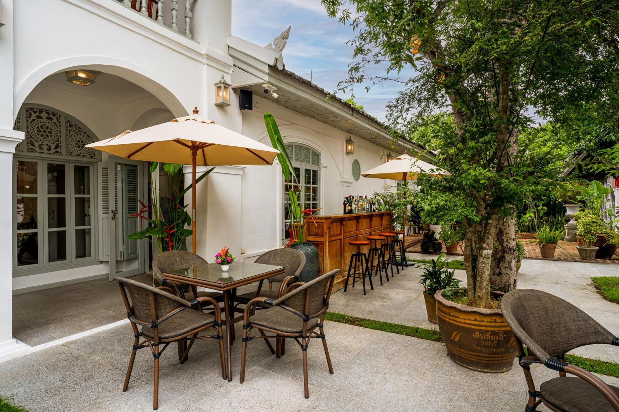 Villa Santi Hotel Луангпхабанг Экстерьер фото